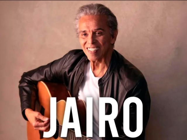 Jairo junto al Coro Polif&oacute;nico Municipal