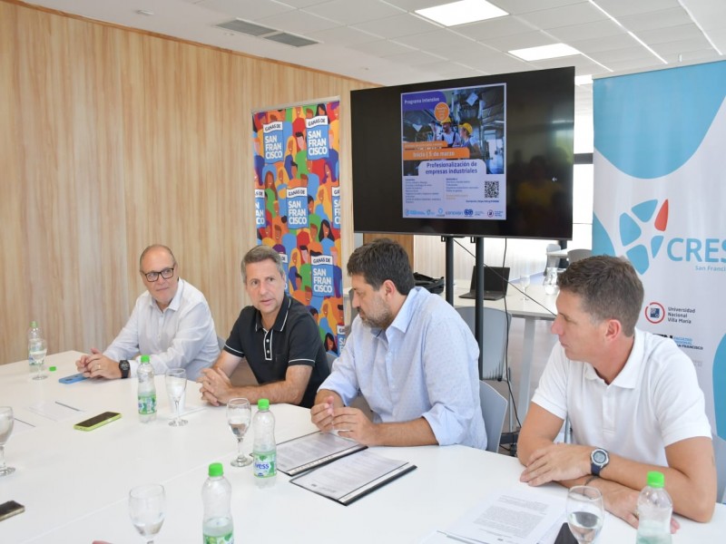 El intendente firmó convenios para nuevas ofertas educativas en la ciudad