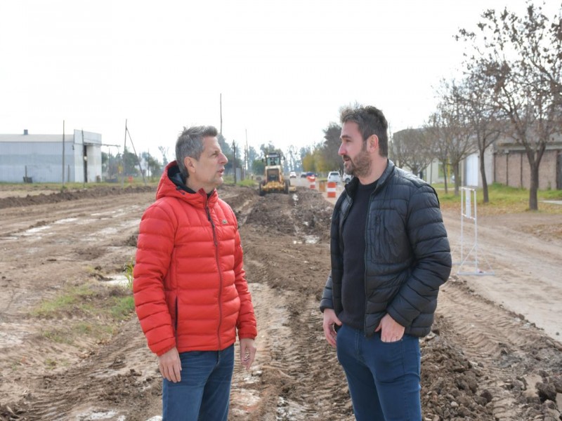 Comenzaron los trabajos para completar la pavimentación en avenida Trigueros  