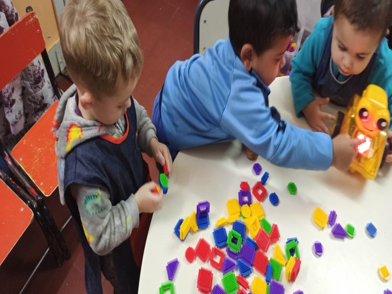 Los niños y niñas de las guardarías aprenden Robótica Educativa
