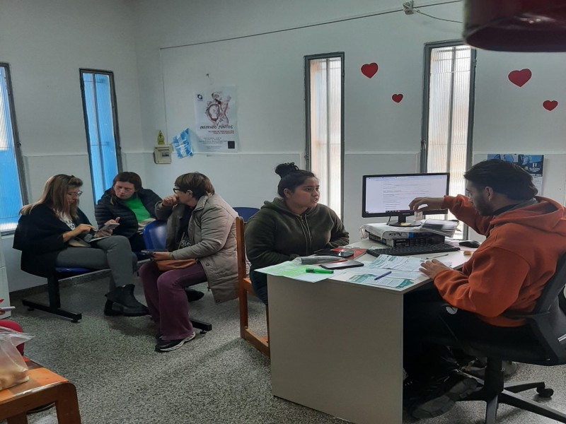 El municipio continúa recorriendo los barrios para asesorar sobre la recategorización para usuarios de Epec