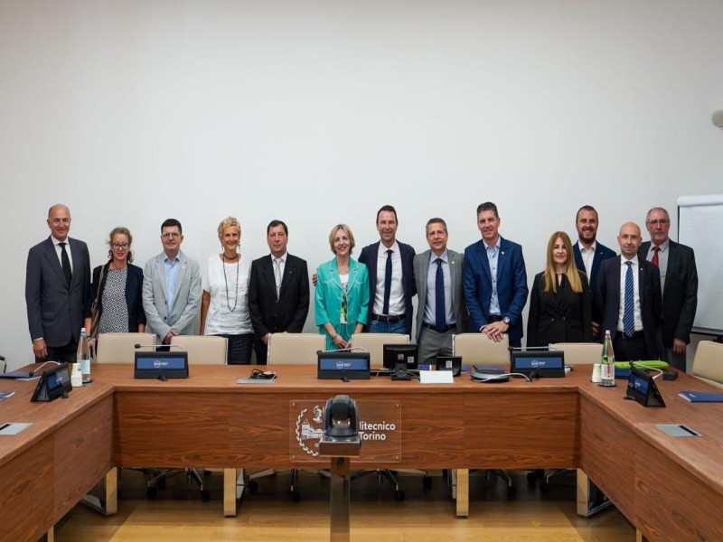 Se firmó un importante convenio educativo con el Politécnico de Torino