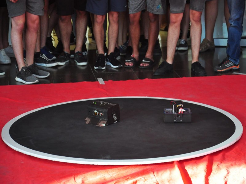 70 jóvenes de nivel secundario de la ciudad se capacitaron para participar del Campeonato Nacional de Robótica