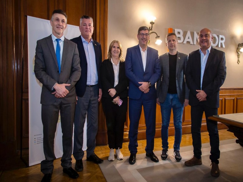 Bernarte suscribió un crédito para la compra de cuatro vehículos para la Municipalidad