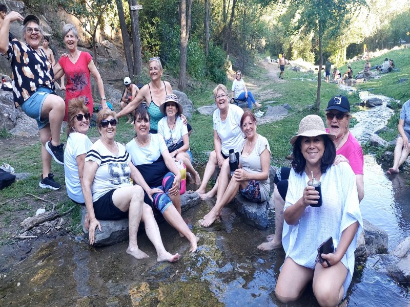 160 adultos mayores de la ciudad realizaron un viaje recreativo a Alta Gracia 