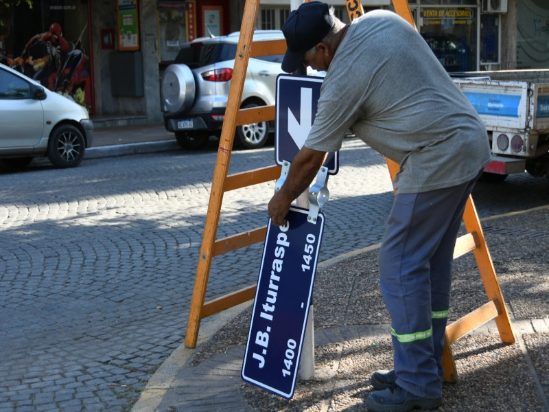 El municipio avanza con la restauración de nomencladores urbanos