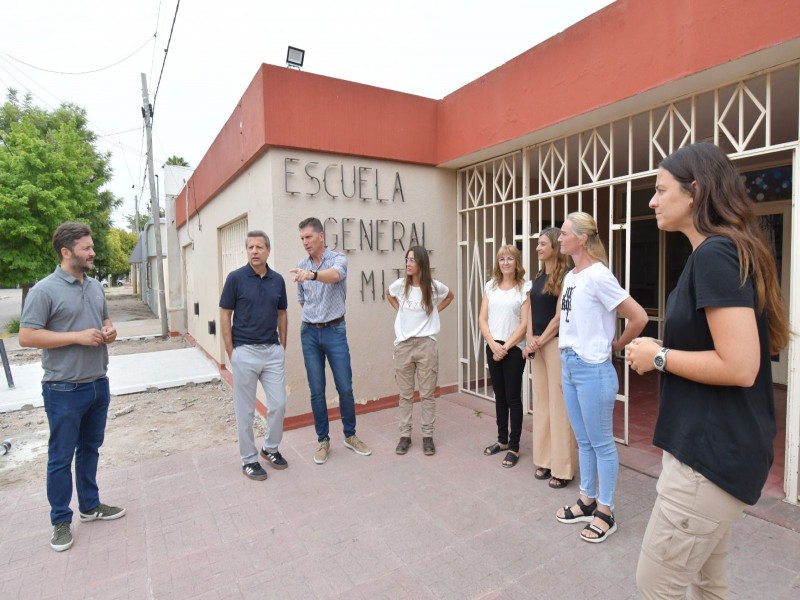 Bernarte recorrió obras de mantenimiento y mejoras en escuelas de la ciudad