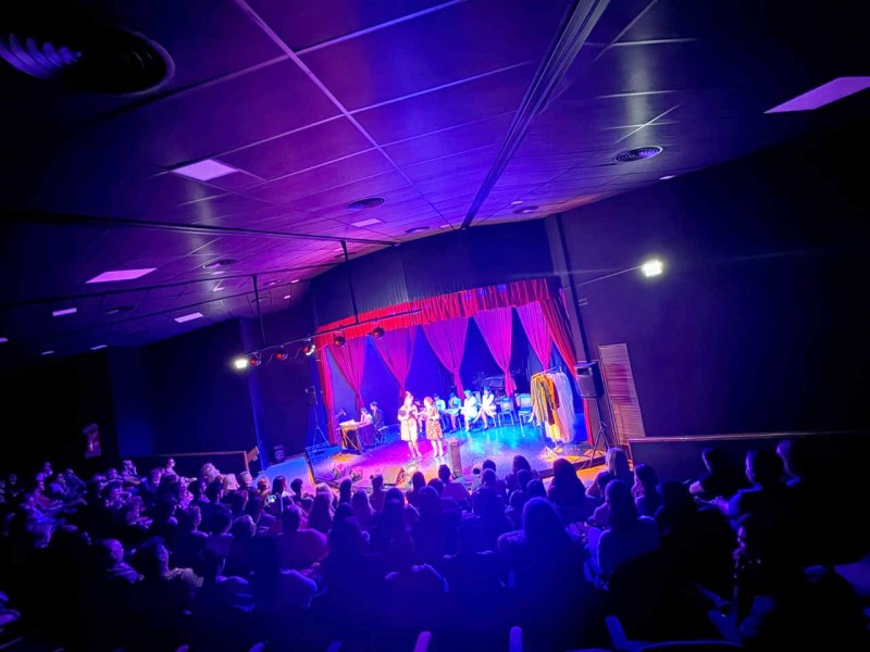 Más de 400 espectadores disfrutaron de “Encuentados” y “Rebelión Otoñal” en el Teatrillo