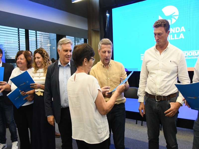 Llaryora anunció dos nuevos polideportivos sociales San Francisco