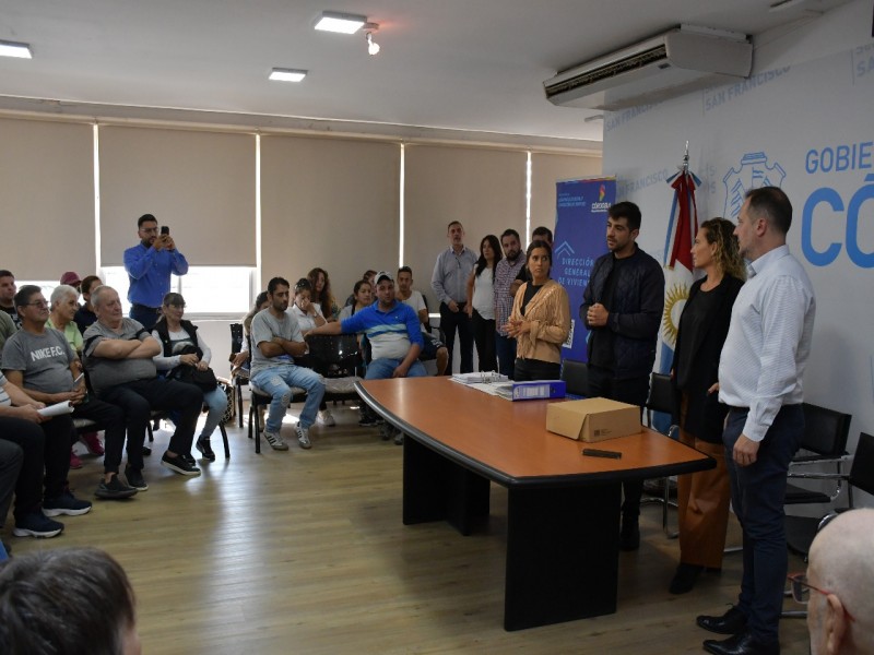 La Dirección de Vivienda firmó escrituras gratuitas para 26 familias de la ciudad