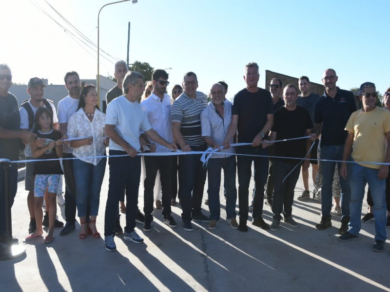 Bernarte inauguró obra de pavimentación en barrio Cottolengo  