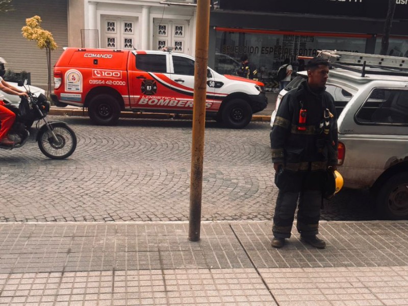 Rescate exitoso: tres hombres fueron liberados de un ascensor atascado en un edificio céntrico