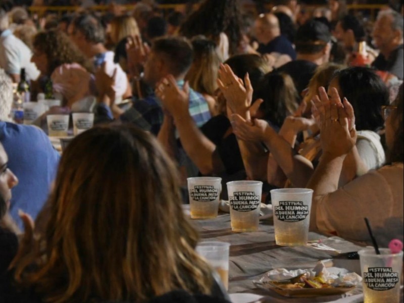 Vasos reutilizables: una nueva medida ambiental en el Festival de la Buena Mesa