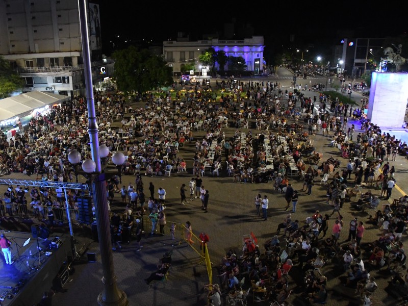 La Peatonal San Francisco vivirá su quinta noche a puro ritmo y color