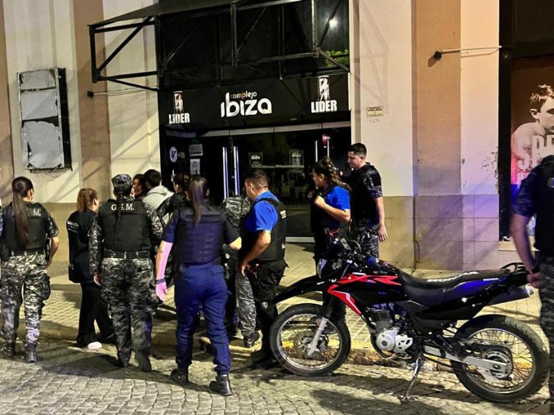 Dos motocicletas retenidas por infracciones en la madrugada de este domingo