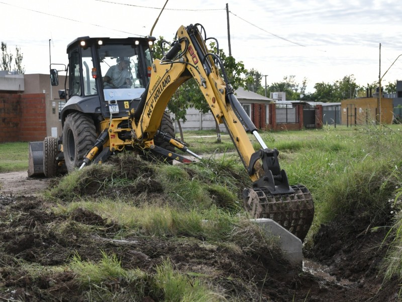 Detallan las tareas de mantenimiento permanente en canales de desagües pluviales de la ciudad