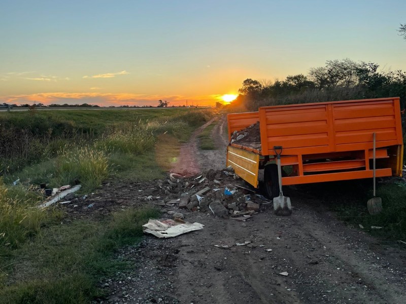 Arrojaban escombros en Ruta 19 y fueron identificados por la guardia local