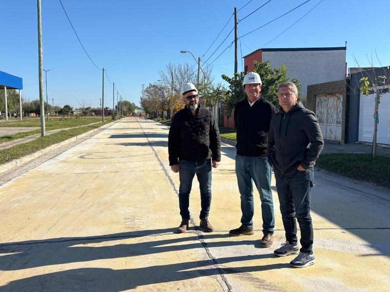 Bernarte habilitó una parte de la pavimentación del sector histórico de barrio Parque